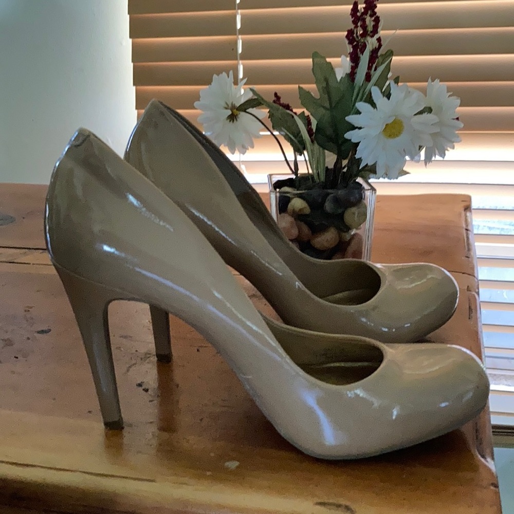 Jessica Simpson pumps